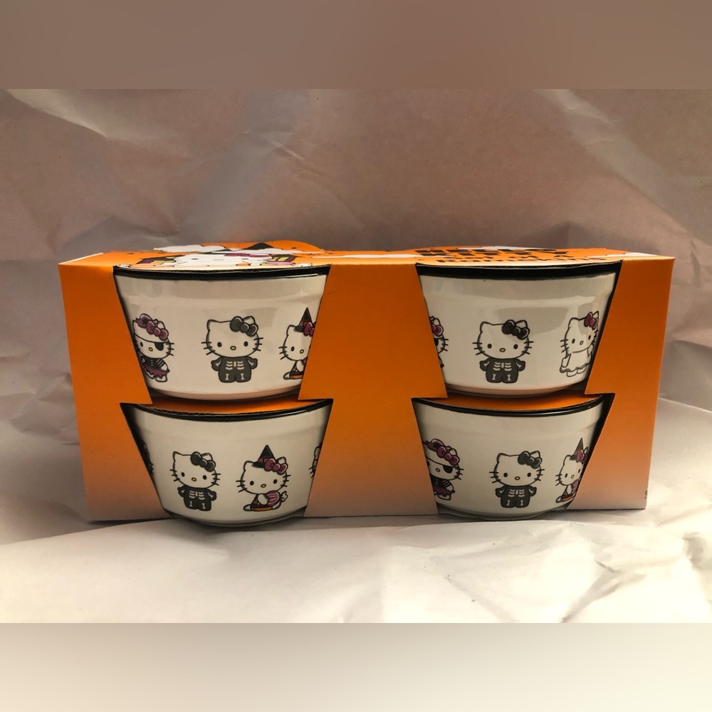 Set of 4 Sanrio Hello Kitty Halloween Ramekins - Picture 2 of 3